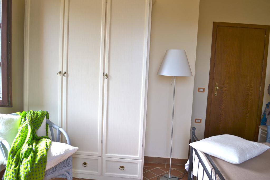 Villa Monte A Pescia Habitación foto